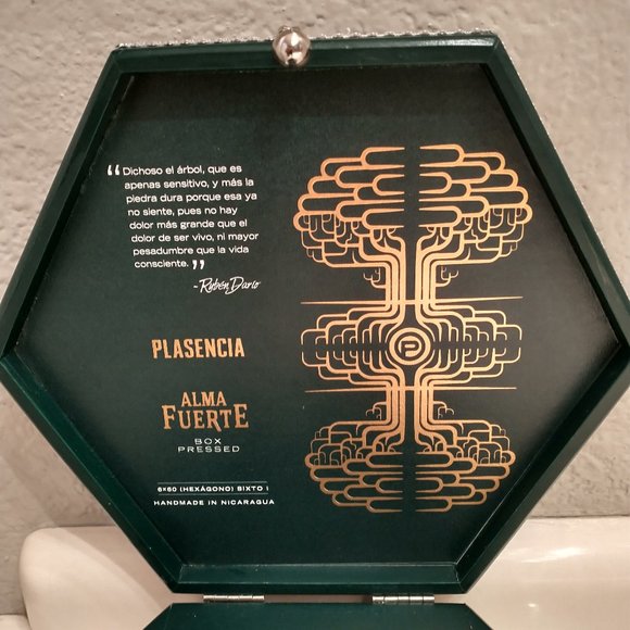 Suenos de Saundra Upcycled ALMA FUERTE Cigar Box, Storage Box, Accent Piece - Picture 13 of 14